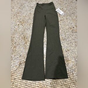 Groove SHR Nulu Flared Pant *Regular